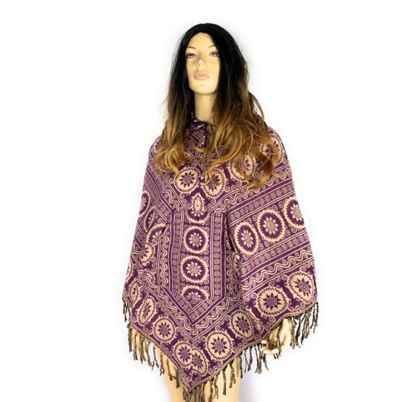 Hooded Woolen Poncho - Picture 4 of 9